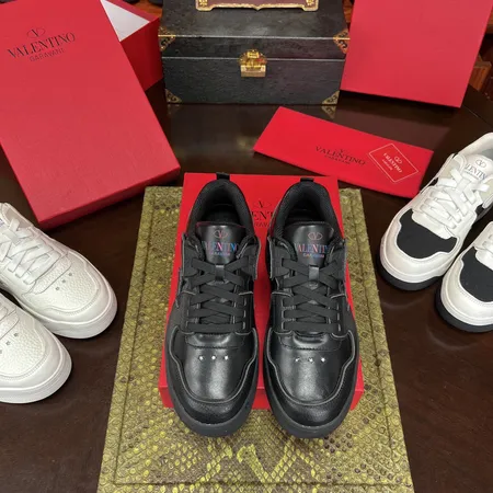 ヴァレンティノ カジュアルシューズ