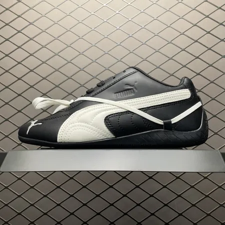 プーマ スニーカー