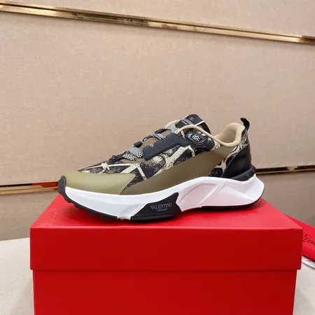 ヴァレンティノ スニーカー