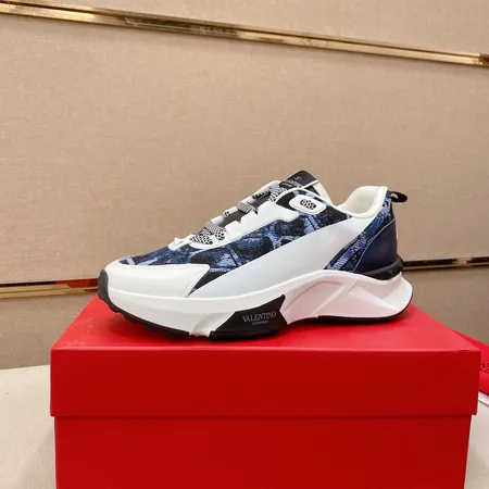 ヴァレンティノ スニーカー