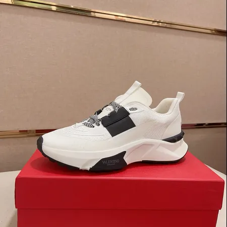 ヴァレンティノ スニーカー