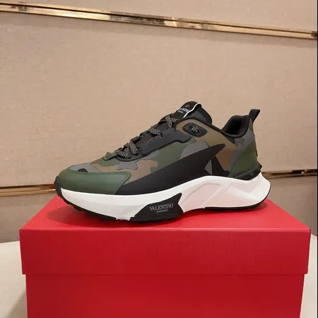 ヴァレンティノ スニーカー