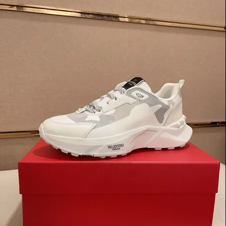 ヴァレンティノ スニーカー