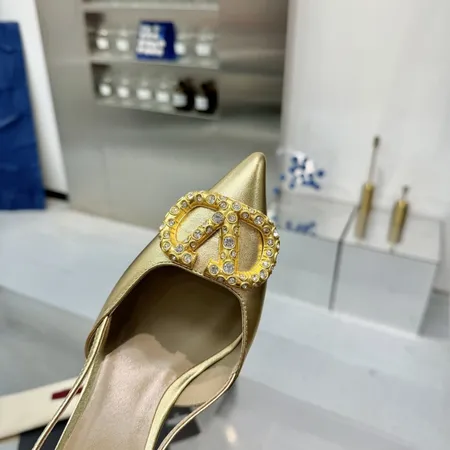 ヴァレンティノ サンダル