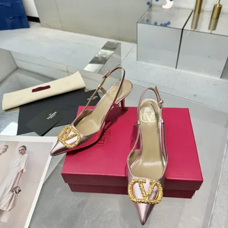 ヴァレンティノ サンダル