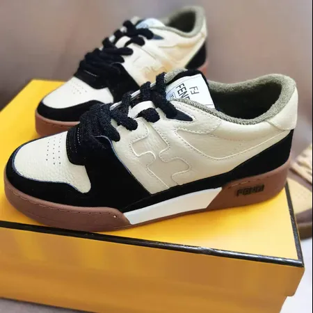 フェンディ カジュアルシューズ