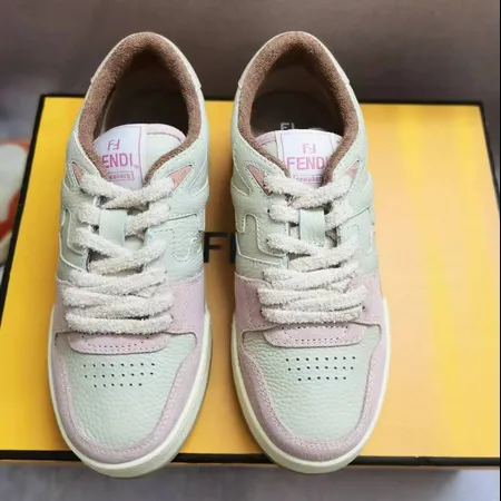 フェンディ カジュアルシューズ