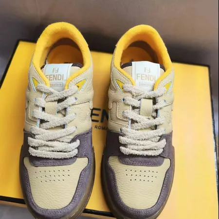 フェンディ カジュアルシューズ