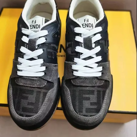 フェンディ カジュアルシューズ