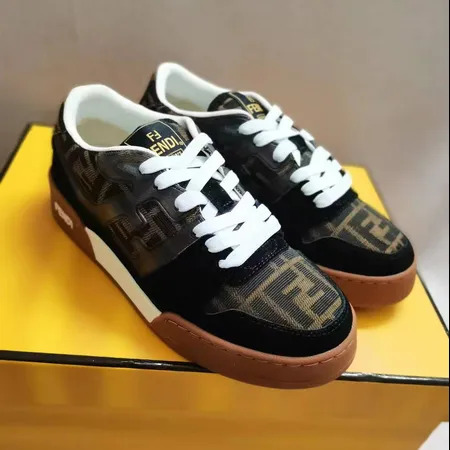 フェンディ カジュアルシューズ