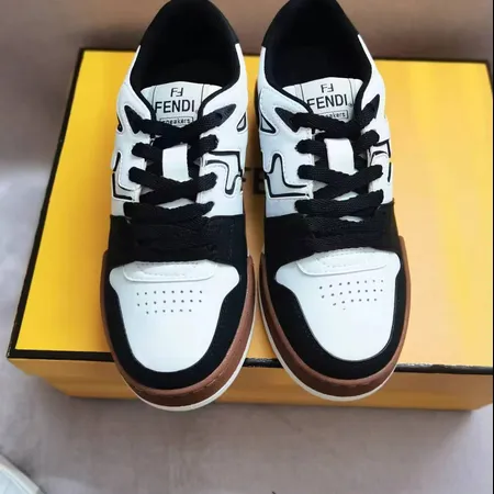 フェンディ カジュアルシューズ