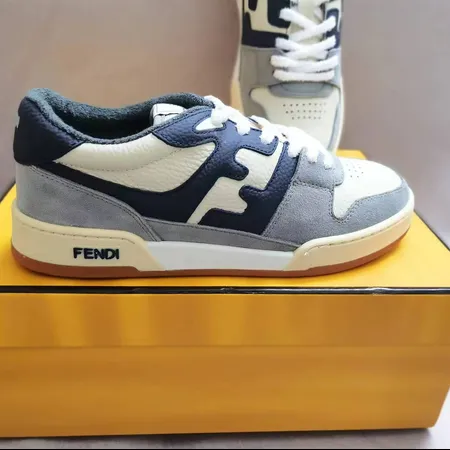 フェンディ カジュアルシューズ