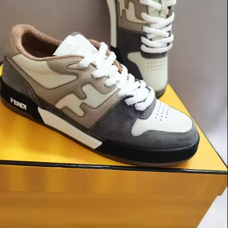 フェンディ カジュアルシューズ