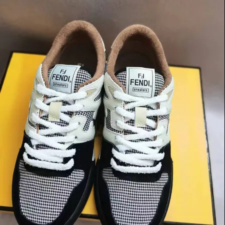 フェンディ カジュアルシューズ