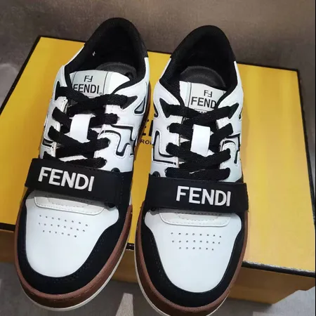 フェンディ カジュアルシューズ
