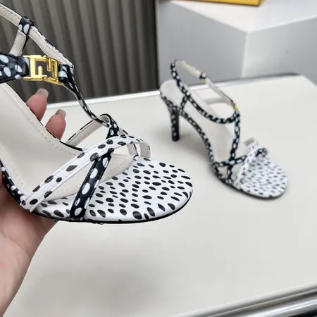 フェンディ サンダル