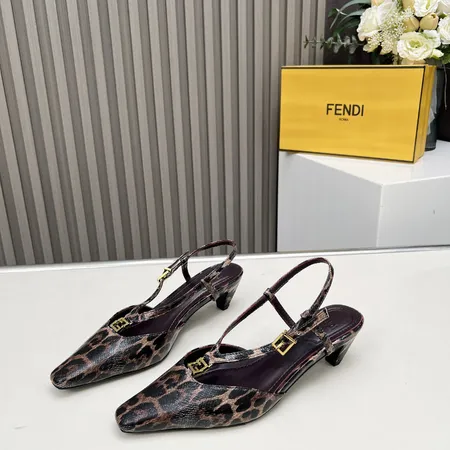 フェンディ サンダル