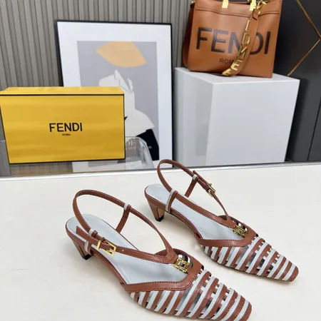 フェンディ サンダル