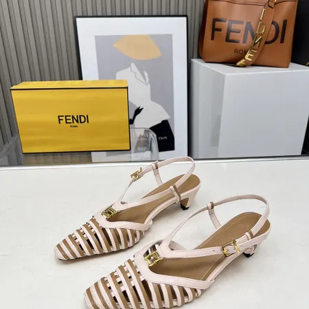 フェンディ サンダル