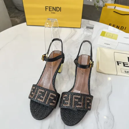 フェンディ サンダル