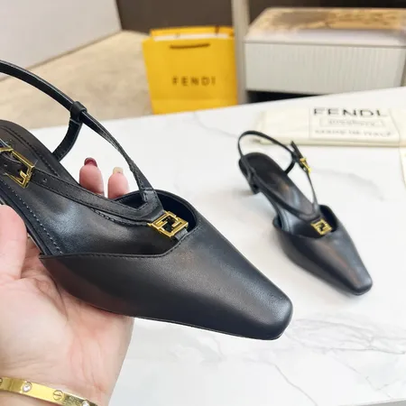 フェンディ サンダル