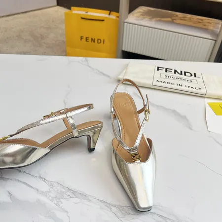 フェンディ サンダル