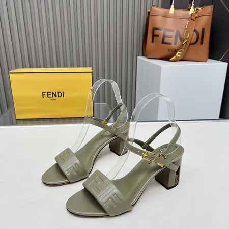 フェンディ サンダル