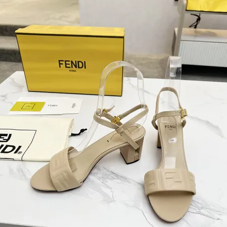 フェンディ サンダル