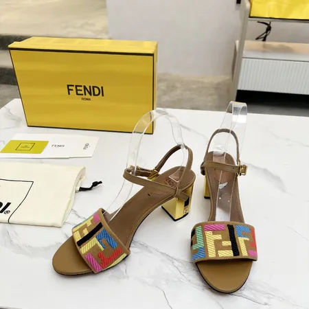 フェンディ サンダル