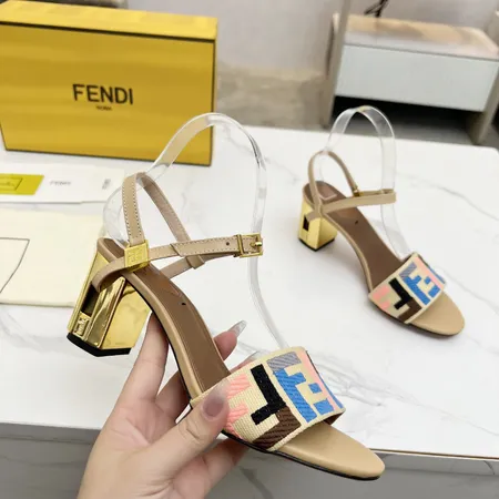 フェンディ サンダル