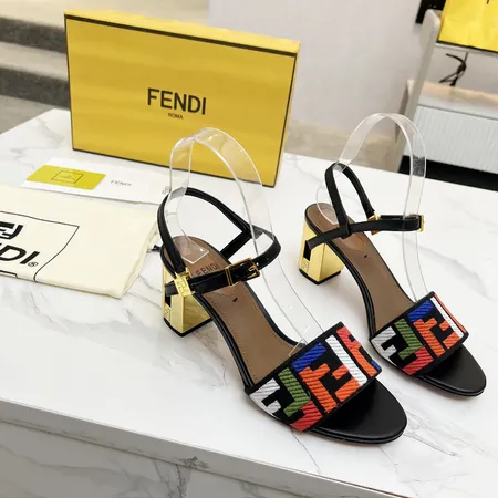 フェンディ サンダル
