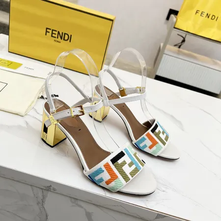 フェンディ サンダル