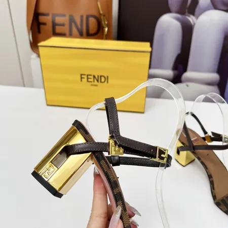 フェンディ サンダル