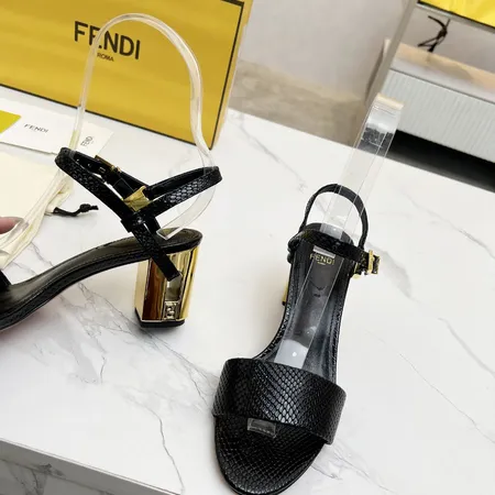 フェンディ サンダル