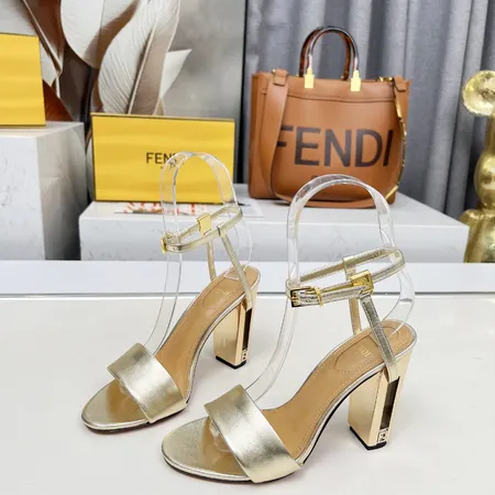 フェンディ サンダル