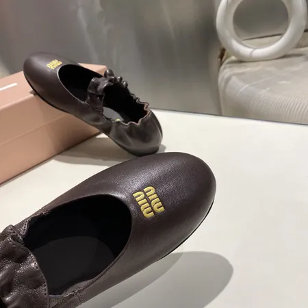 ミュウミュウ カジュアルシューズ