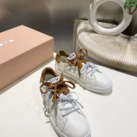 ミュウミュウ カジュアルシューズ