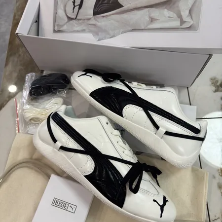 プーマ スニーカー