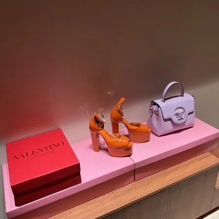 ヴァレンティノ サンダル
