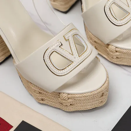 ヴァレンティノ サンダル