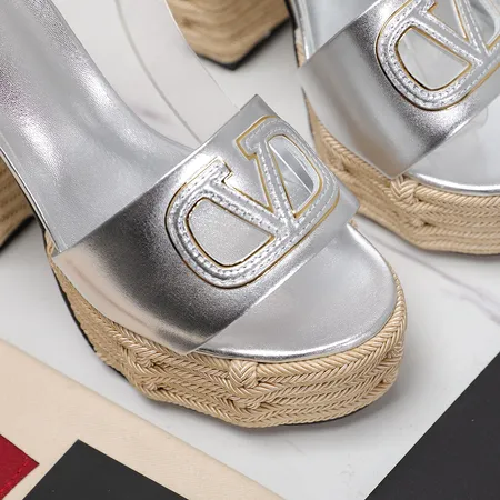 ヴァレンティノ サンダル