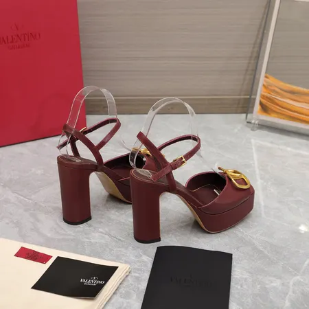 ヴァレンティノ サンダル