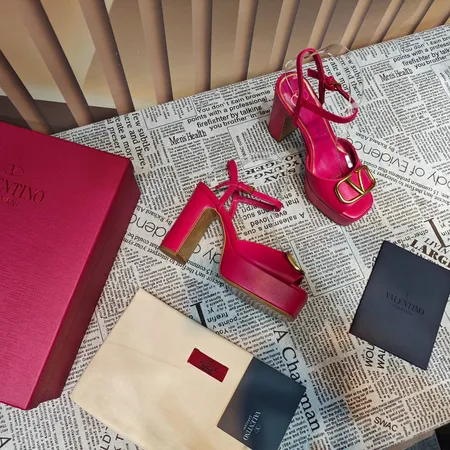 ヴァレンティノ サンダル