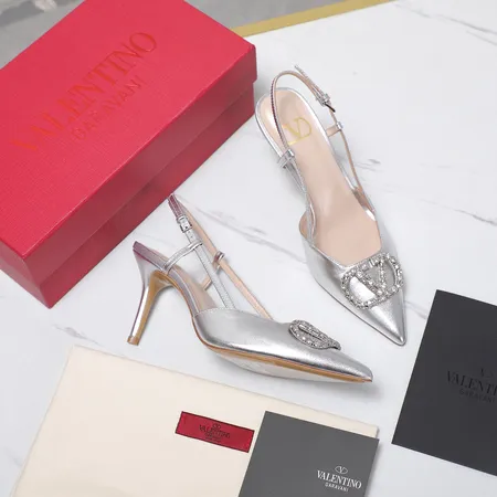 ヴァレンティノ サンダル