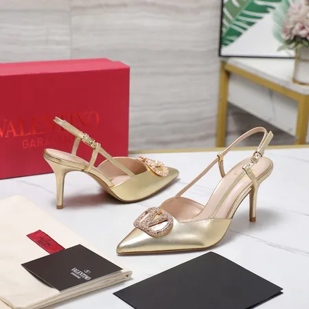 ヴァレンティノ サンダル