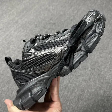 バレンシアガ スニーカー