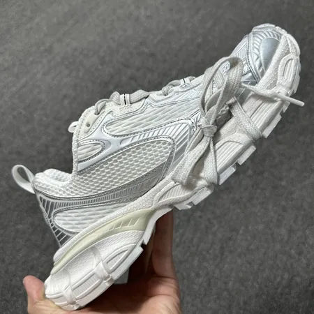 バレンシアガ スニーカー