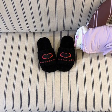 バレンシアガ スリッパ