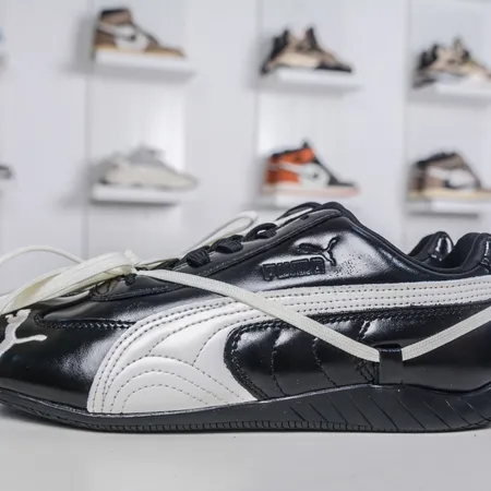 プーマ スニーカー