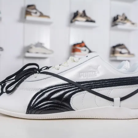 プーマ スニーカー
